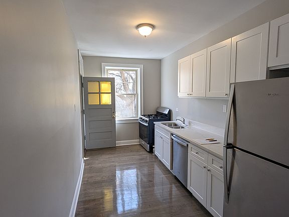 4th image of 6701 N Greenview Ave #1