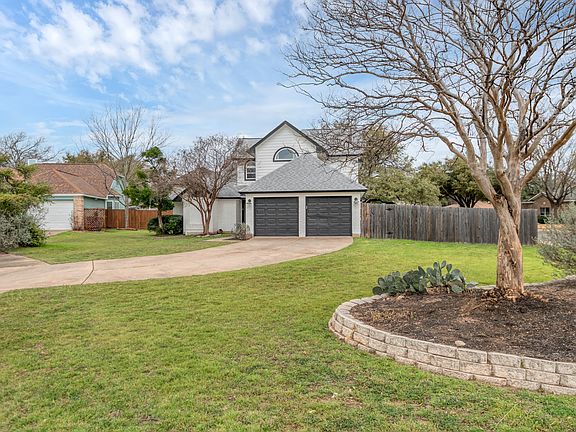 4th image of 901 Oakcrest Cir #B