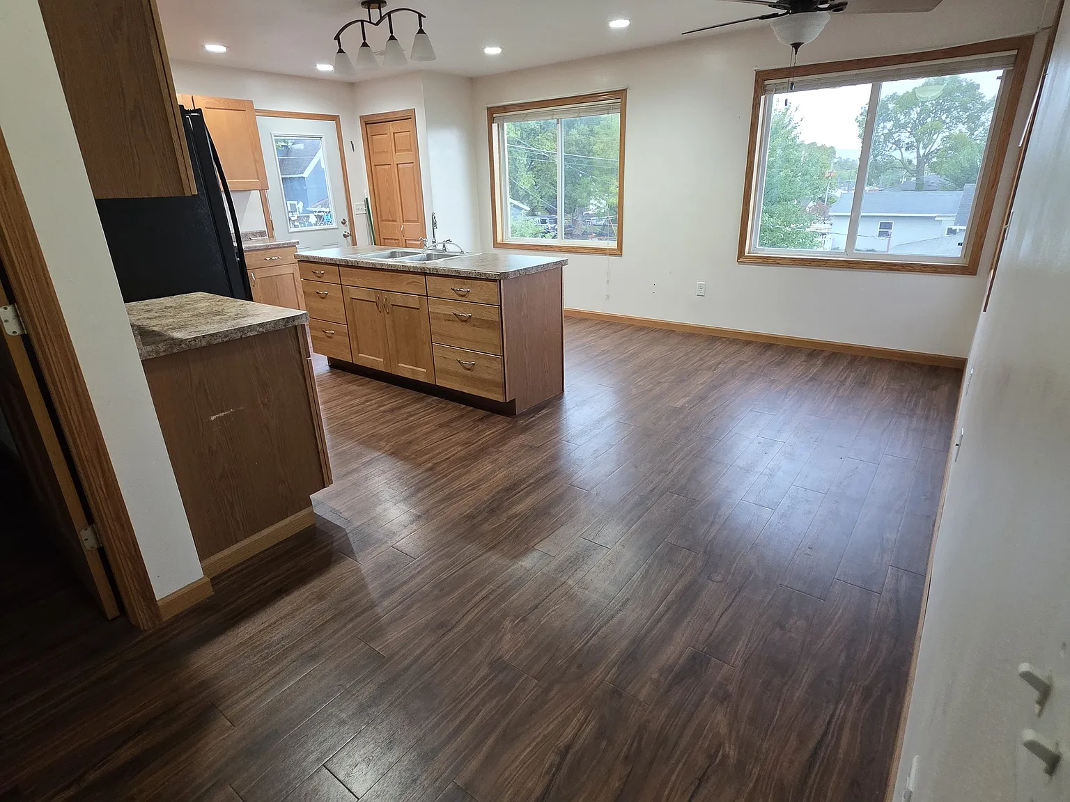 3 bed, $1,300 — Photo 3