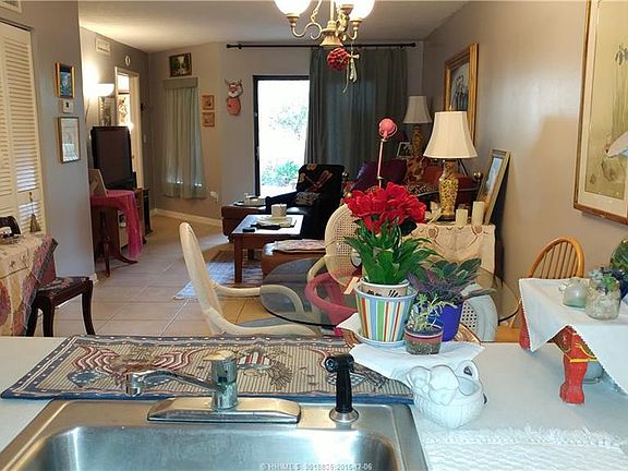 4th image of 10 Lemoyne Ave Unit 111