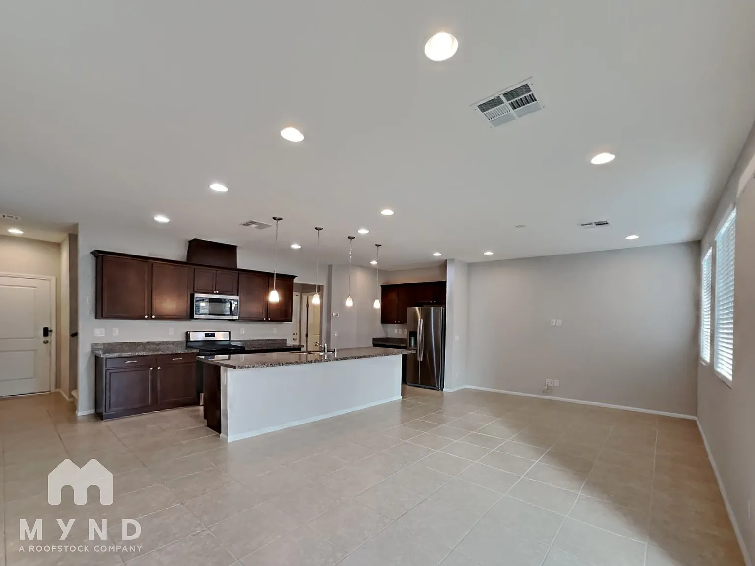 3 bed, 2.5 bath, 1675 sqft, $2,015 — Photo 2