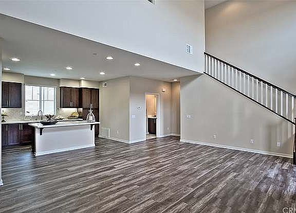 2nd level great room w/bath