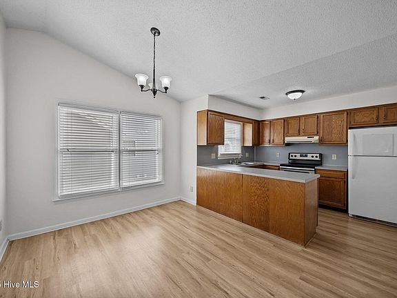 4th image of 123 F W Victoria Ct