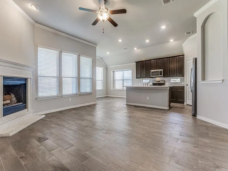 258 Churchill Dr — Photo 2