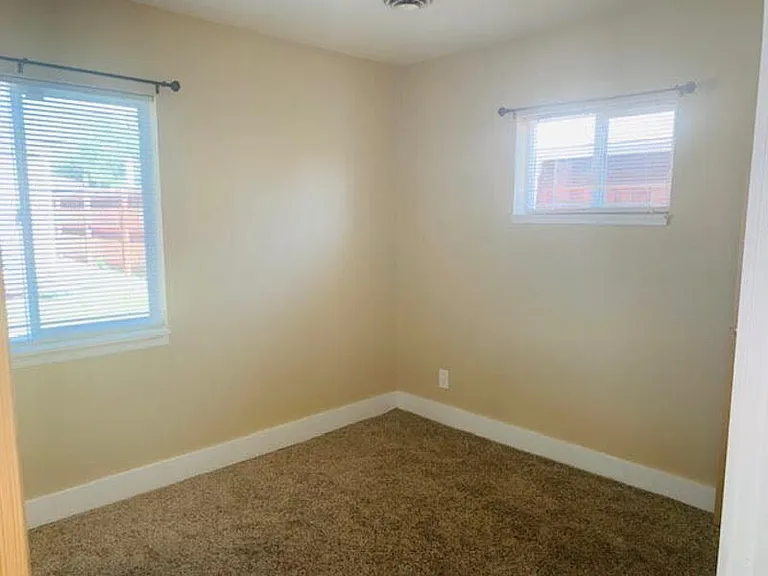 1121 Alton St — Photo 17