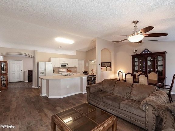 05_487AviationAveNE_94_FamilyRoomKitchen