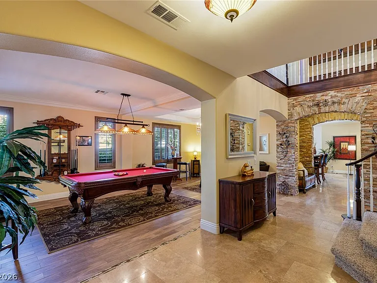 724 Pinnacle Heights Ln — Photo 6