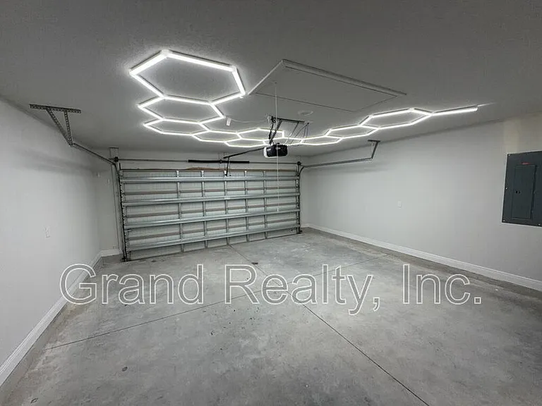 6264 Pineapple Dr — Photo 30