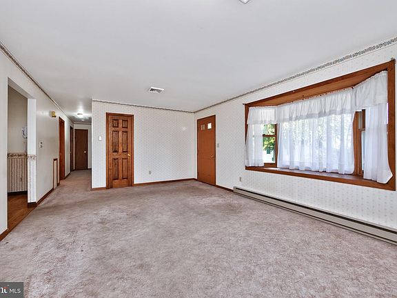 4th image of 10 Fulton Ave