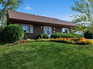 2379 Snowshoe Ct E, Maplewood, MN 55119