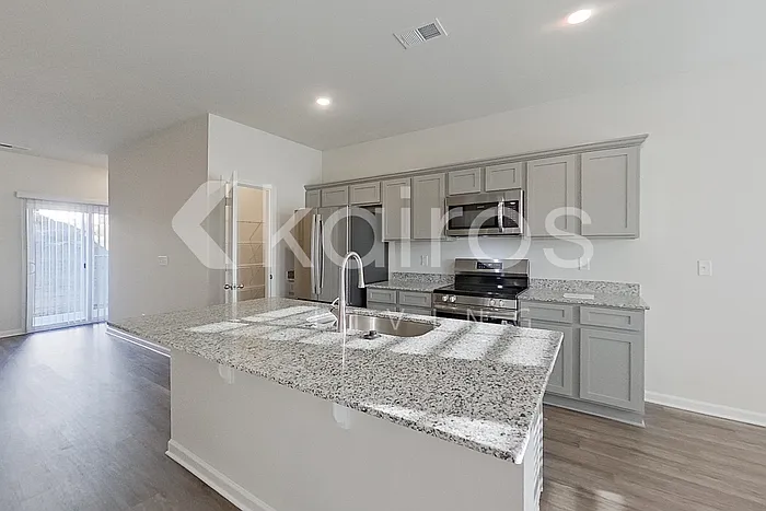 2191 Banyan Cir — Photo 7