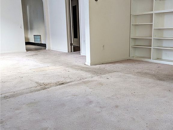 4th image of 605 N Anderson St