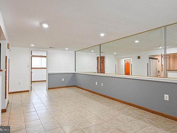 4th image of 5700 Chapin Ave