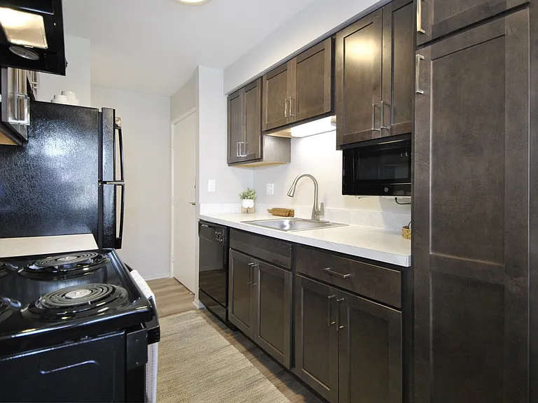 The Maxwell Apartments — Photo 14