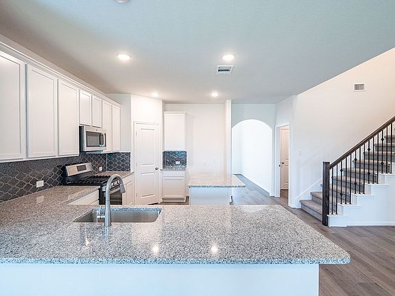 4th image of 945 Blue Oak Blvd