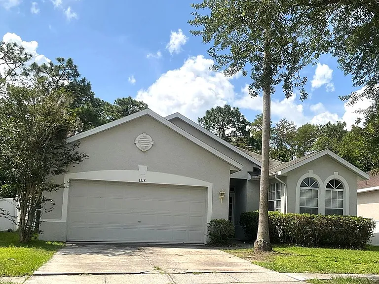 1318 Lake Biscayne Way — Photo 1