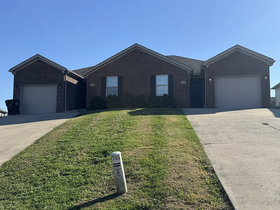 708 Chatham Ct #1