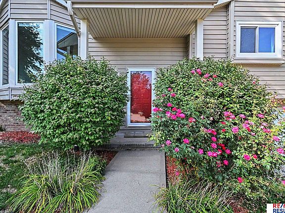 3rd image of 3418 Scott Dr