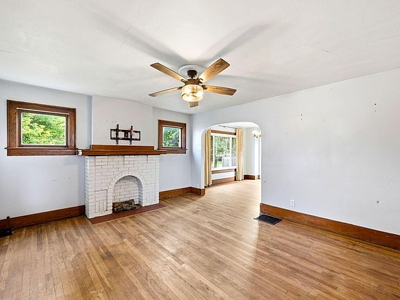 5th image of 520 Oak St