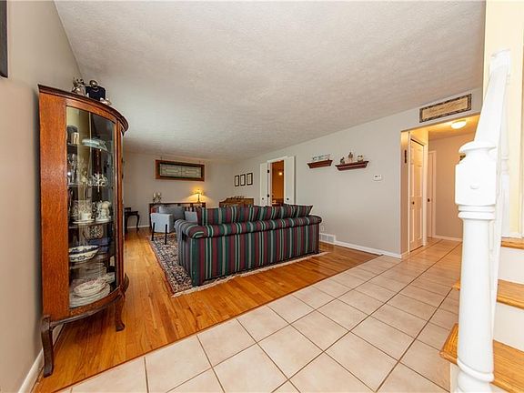 3rd image of 2035 Edenhall Dr