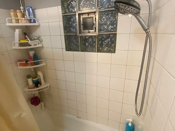 4th image of 955 W Dickens Ave #3R