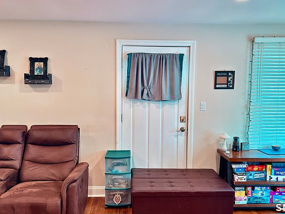 5th image of 10 Rockwell Street