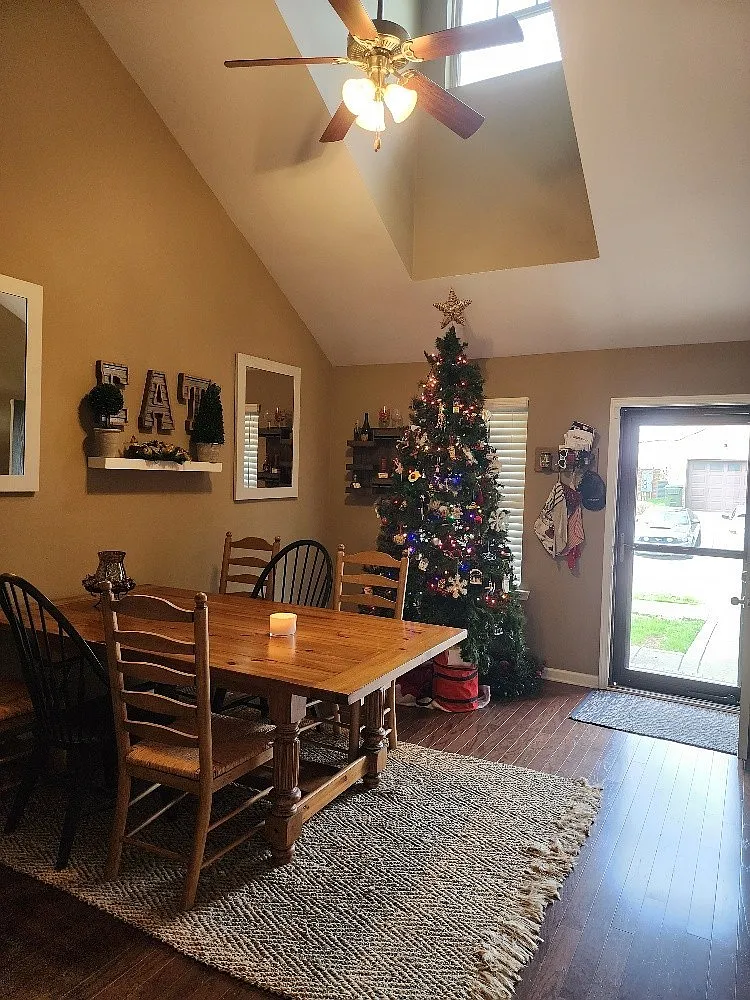 3 bed, 2.5 bath, 1647 sqft, $1,995 — Photo 3