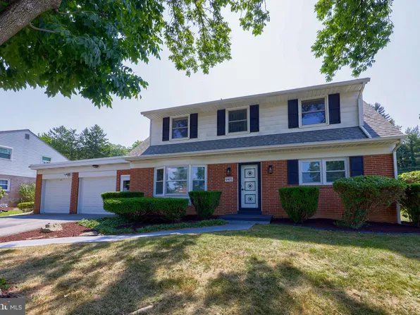 945 Edinburgh Dr, Lancaster, PA 17601