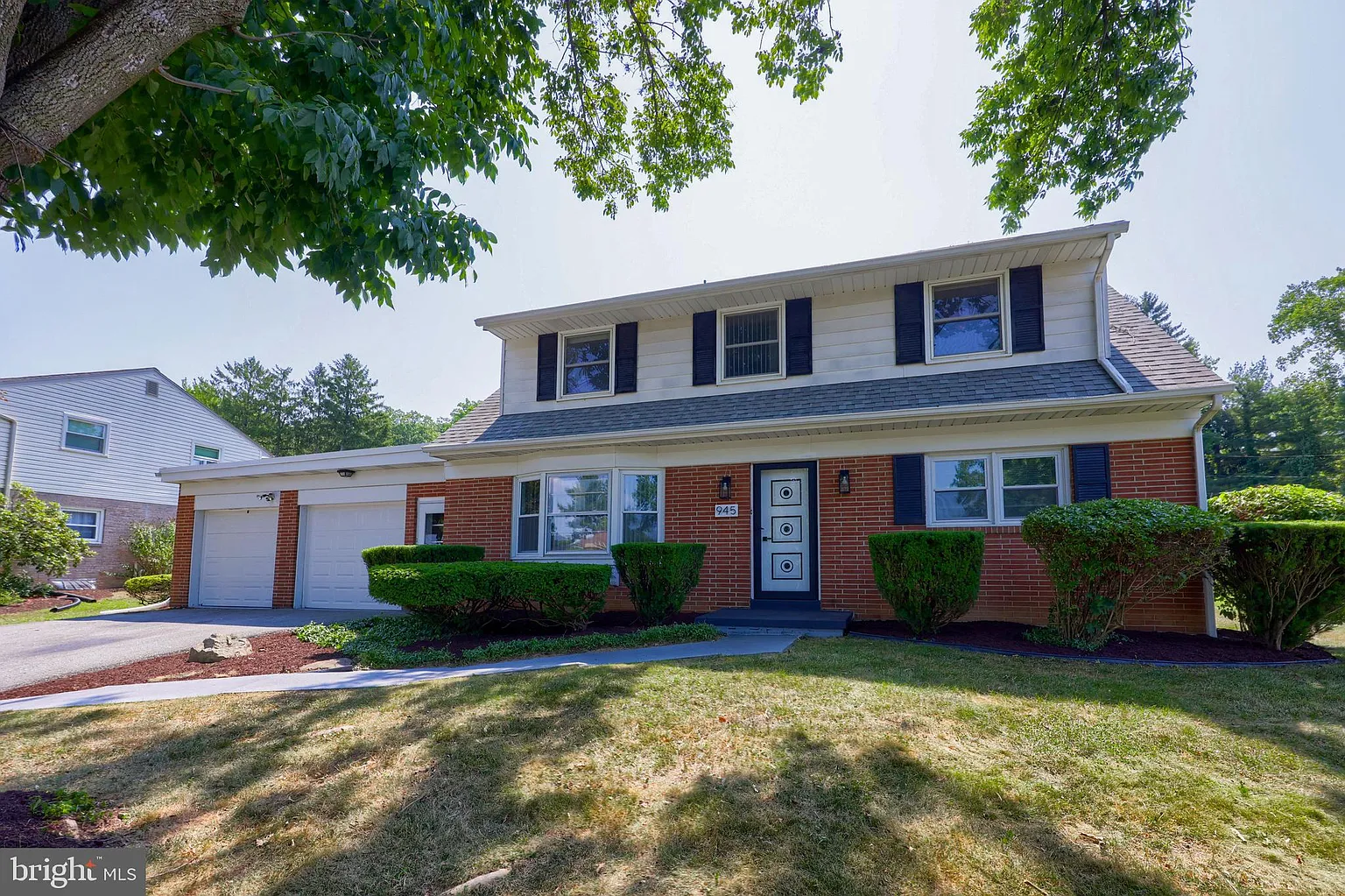 945 Edinburgh Dr photo 1