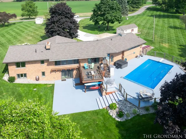 10303 Orchard Ln, Lakeview, MI 48850