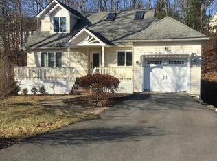 581 Eagle Dr, East Stroudsburg, PA