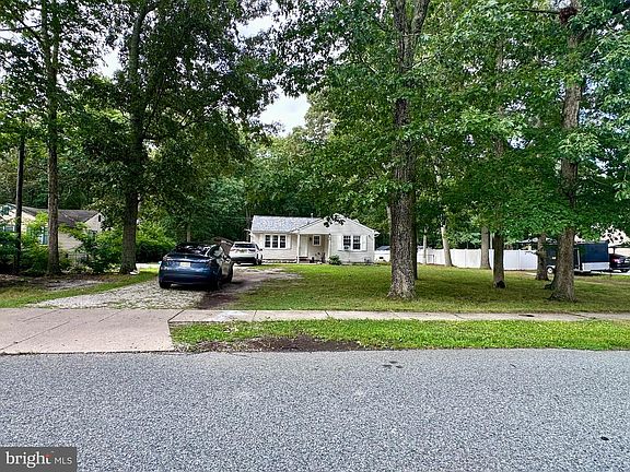 3rd image of 312 E Ridgewood Ave