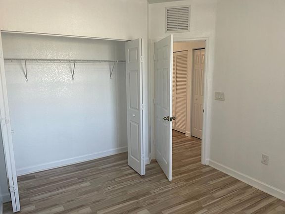 5th image of 208 SE 29th Ave Unit 2