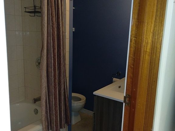 3rd image of 218 Wyandotte St E Floor 2