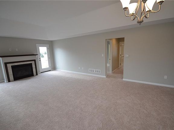 5th image of 16 Cherryfield Ln