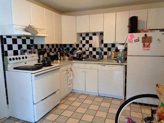 3rd image of 499 Park Dr APT 6