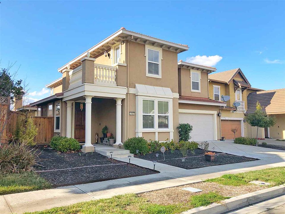 2nd image of 2550 Piccadilly Cir
