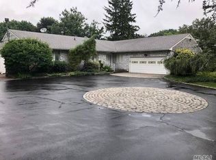 45 High Pasture Cir, Dix Hills, NY 11746