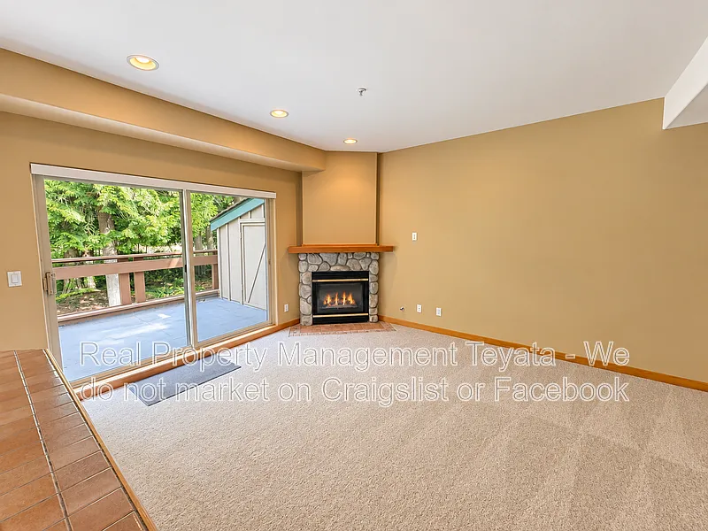 2 bed, 2.0 bath, 978 sqft, $1,900 — Photo 3