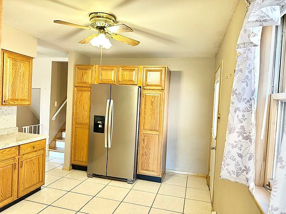 5th image of 3826 W 83rd St