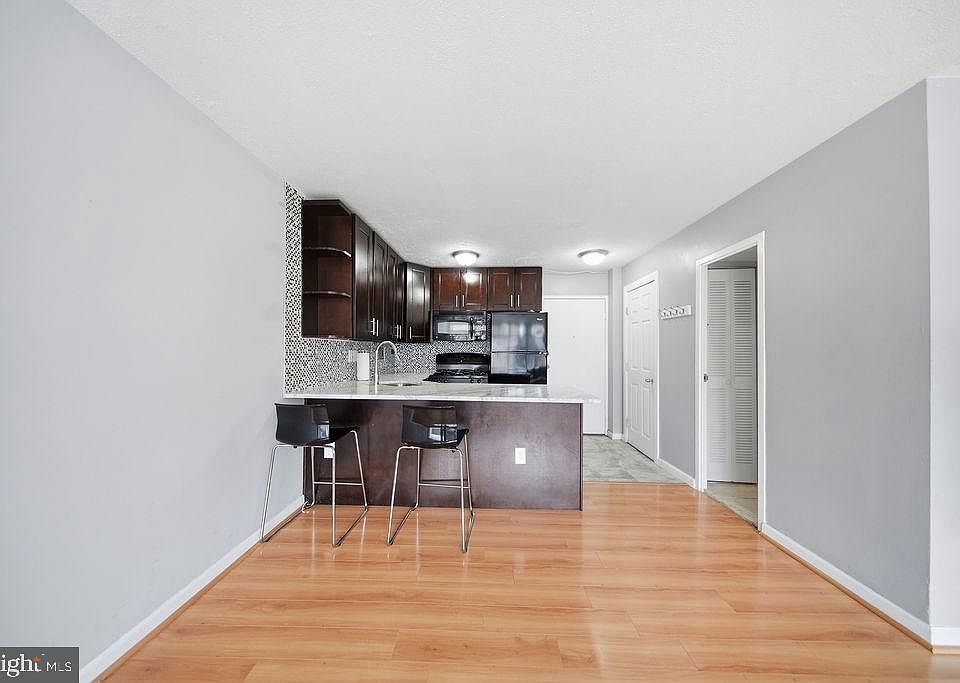 1st image of 922 24th St NW APT 312