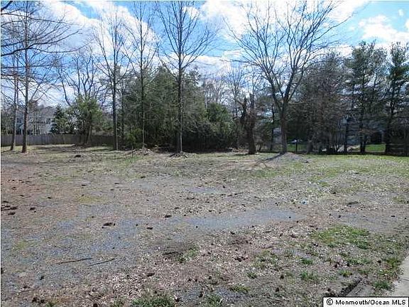 3rd image of 114 Main St