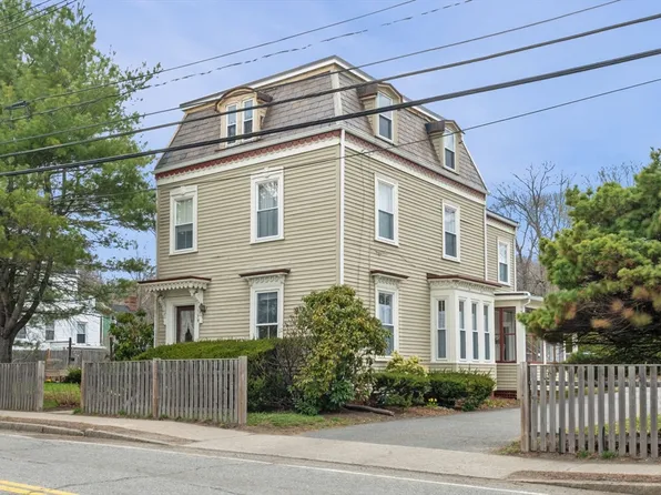 79 Central St APT 1, Ipswich, MA 01938