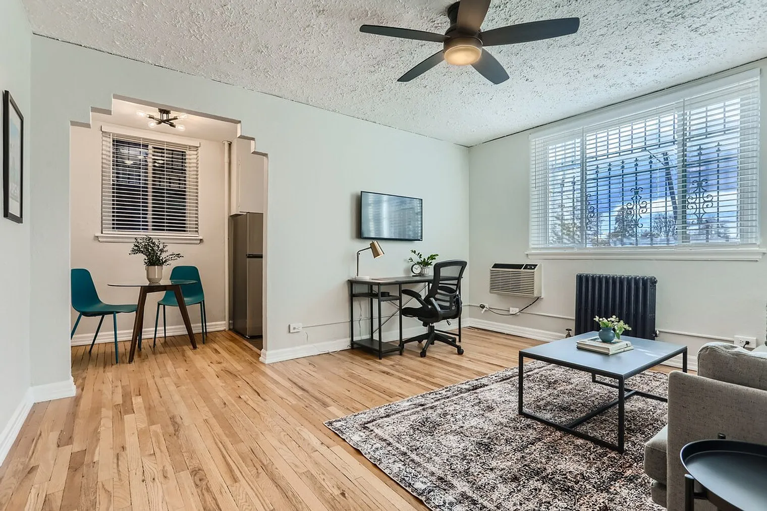 1 bed, 1.0 bath, 452 sqft, $2,286 — Photo 2