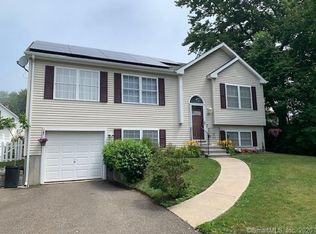 33 Hale Ave, Milford, CT 06460