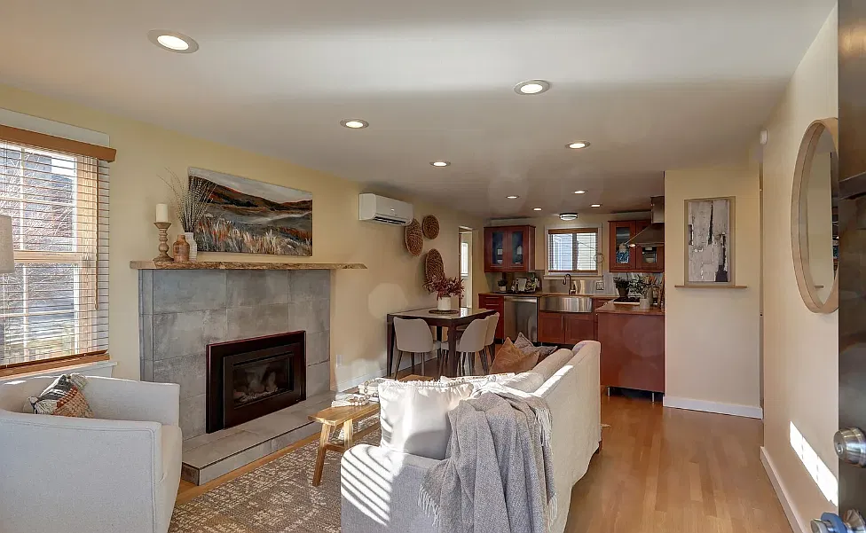 2 bed, 1080 sqft, $1,323 — Photo 3