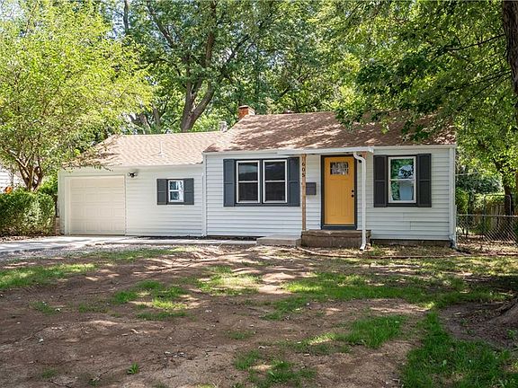 3rd image of 605 E 90th St