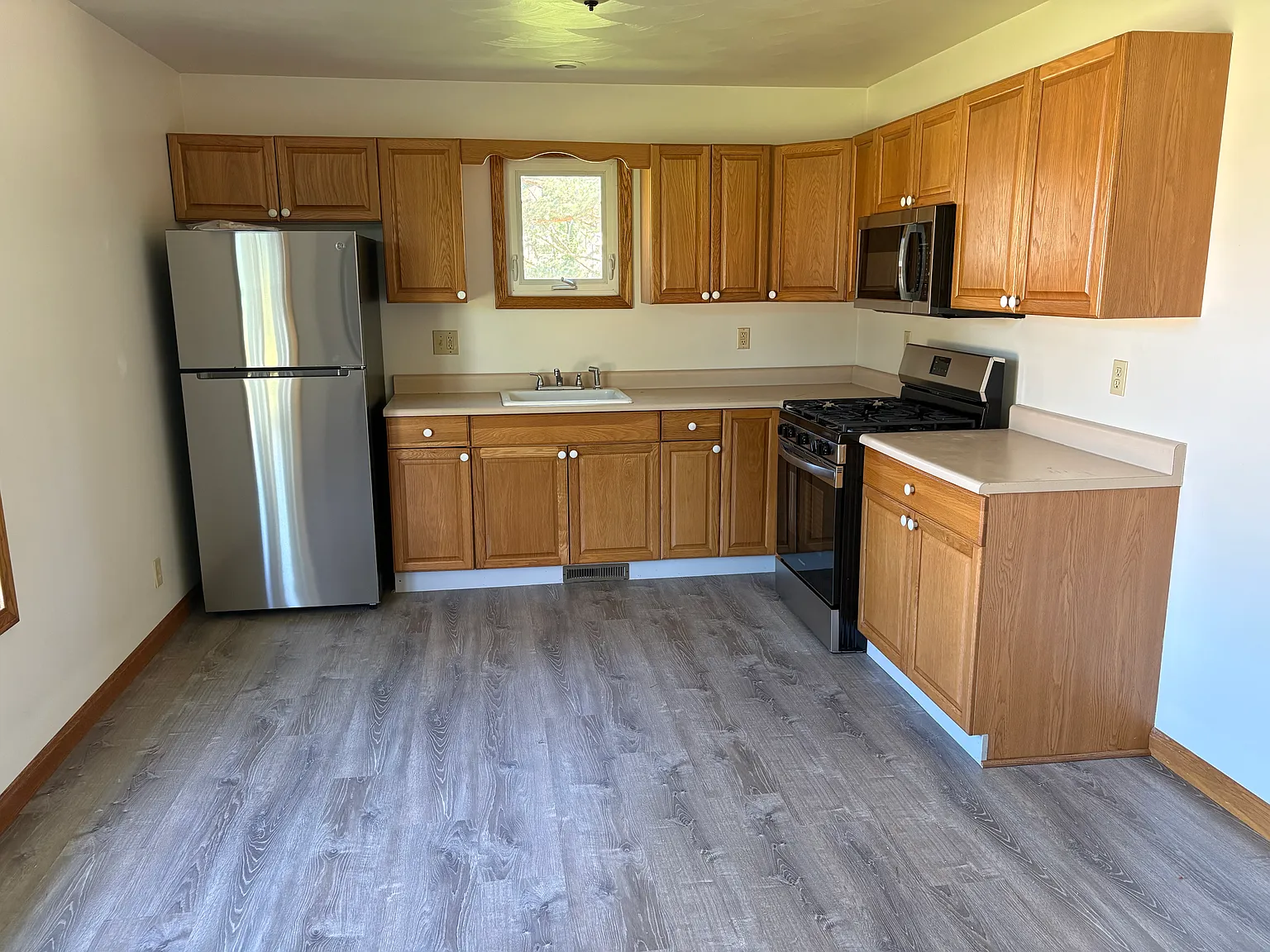 3 bed, 1104 sqft, $1,100 — Photo 3