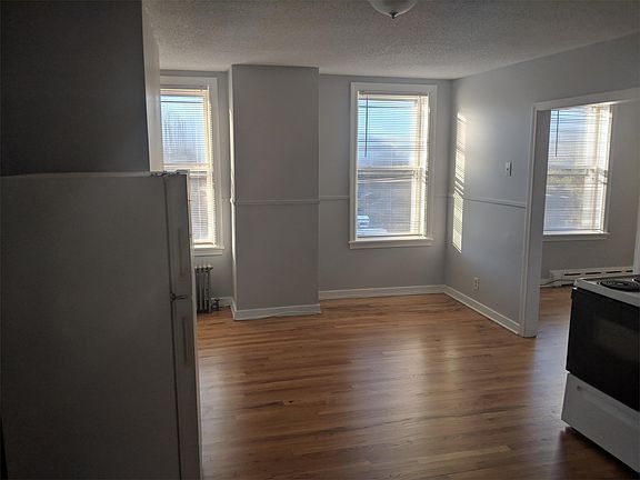 5th image of 20 Willington Ave APT 4