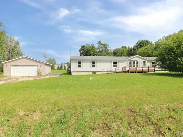 1711 Riniel Rd, Lennon, MI 48449